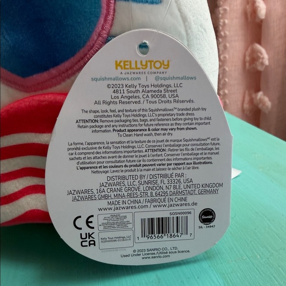 Hello Kitty Plush with Heart Sunglasses - Squishmallows Sanrio - Picture 3 of 7